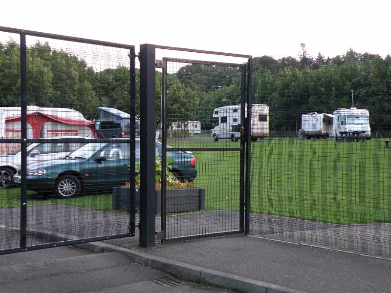 20100813a camping achter tralies.JPG